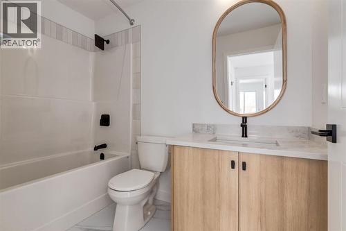 267 Sora Boulevard, Calgary, AB - Indoor Photo Showing Bathroom