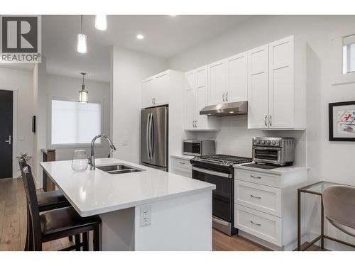 1428 Tower Ranch Drive, Kelowna, BC - Indoor Photo Showing Kitchen With Stainless Steel Kitchen With Double Sink With Upgraded Kitchen
