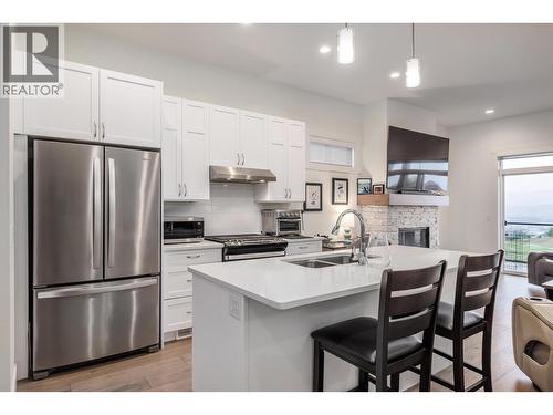 1428 Tower Ranch Drive, Kelowna, BC - Indoor Photo Showing Kitchen With Stainless Steel Kitchen With Double Sink With Upgraded Kitchen