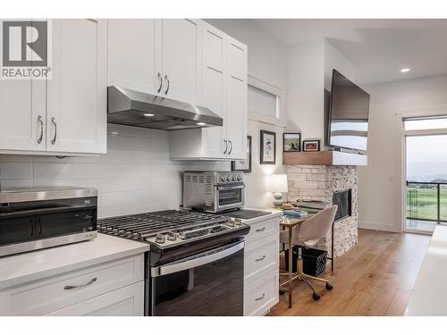 1428 Tower Ranch Drive, Kelowna, BC - Indoor Photo Showing Kitchen