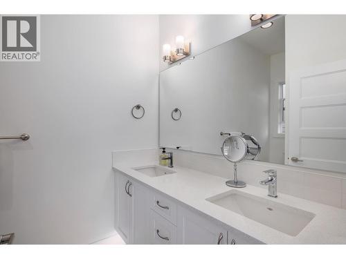 1428 Tower Ranch Drive, Kelowna, BC - Indoor Photo Showing Bathroom