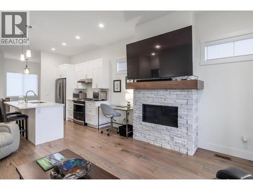 1428 Tower Ranch Drive, Kelowna, BC - Indoor With Fireplace