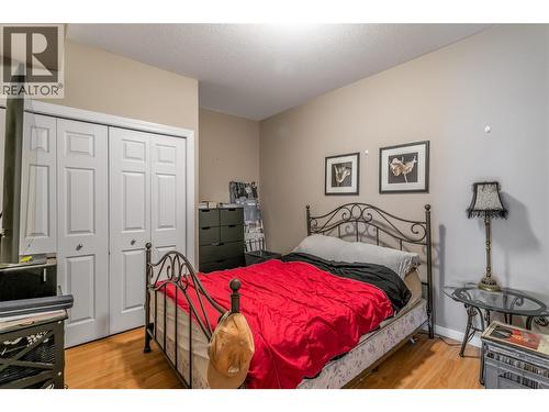 1088 Sunset Drive Unit# 435, Kelowna, BC - Indoor Photo Showing Bedroom