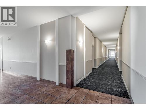 1088 Sunset Drive Unit# 435, Kelowna, BC - Indoor Photo Showing Other Room