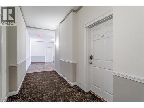 1088 Sunset Drive Unit# 435, Kelowna, BC - Indoor Photo Showing Other Room