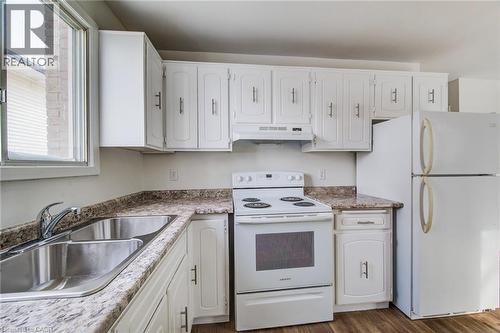 839 Doon Village Road, Kitchener, ON - Indoor Photo Showing Kitchen With Double Sink