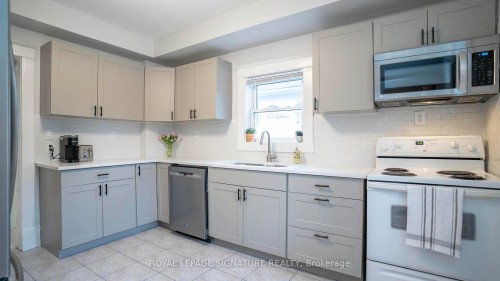 2 Mcdonald Avenue, London North, ON - Indoor Photo Showing Kitchen