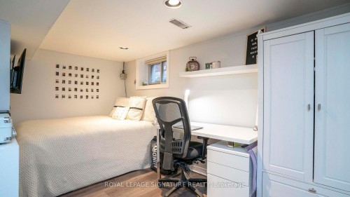 2 Mcdonald Avenue, London North, ON - Indoor Photo Showing Bedroom
