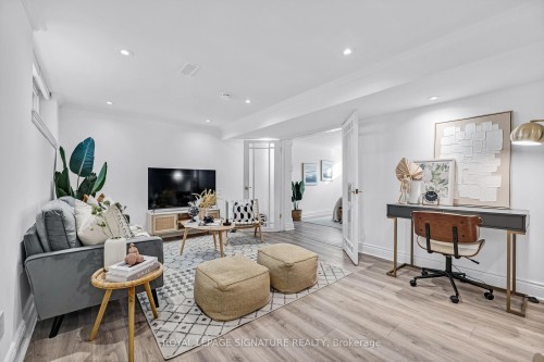 53 Wallingford Road, Toronto, ON - Indoor Photo Showing Living Room