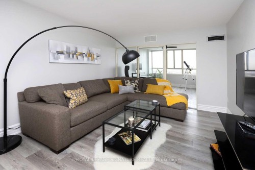 1101-100 County Court Boulevard, Brampton, ON - Indoor Photo Showing Living Room