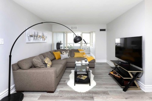 1101-100 County Court Boulevard, Brampton, ON - Indoor Photo Showing Living Room