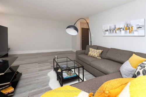 1101-100 County Court Boulevard, Brampton, ON - Indoor Photo Showing Living Room