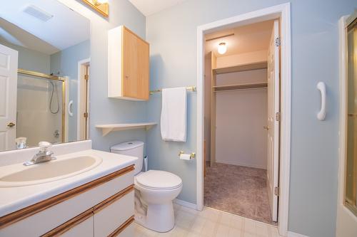 87-3900 27 Avenue, Vernon, BC - Indoor Photo Showing Bathroom