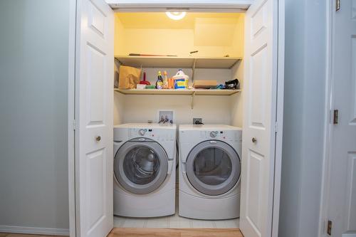 87-3900 27 Avenue, Vernon, BC - Indoor Photo Showing Laundry Room