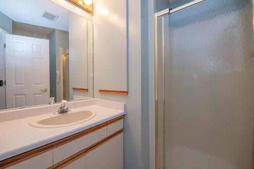87-3900 27 Avenue, Vernon, BC - Indoor Photo Showing Bathroom