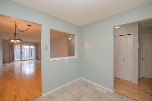 87-3900 27 Avenue, Vernon, BC - Indoor Photo Showing Other Room