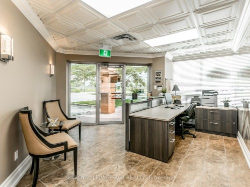 6 & 7-350 Harry Walker Parkway N, Newmarket, ON 