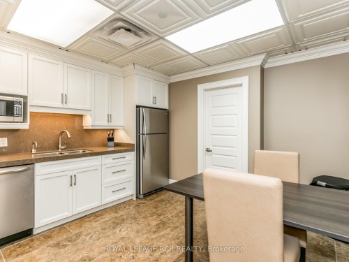 6 & 7-350 Harry Walker Parkway N, Newmarket, ON 