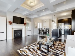 27 Michael Cummings Court  Uxbridge, ON L9P 0E6