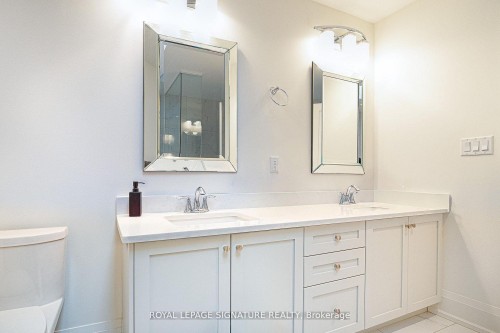 119B Hillside Avenue, Toronto, ON - Indoor Photo Showing Bathroom