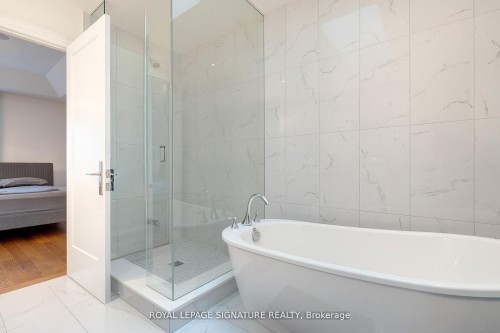 119B Hillside Avenue, Toronto, ON - Indoor Photo Showing Bathroom