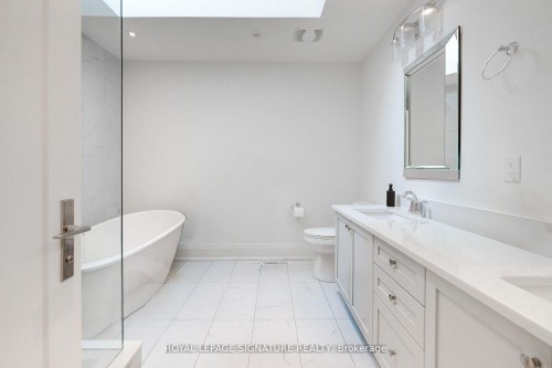 119B Hillside Avenue, Toronto, ON - Indoor Photo Showing Bathroom