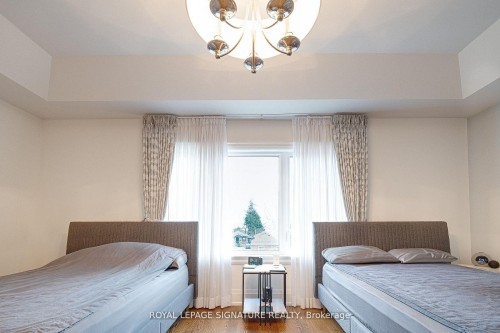 119B Hillside Avenue, Toronto, ON - Indoor Photo Showing Bedroom