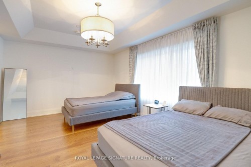 119B Hillside Avenue, Toronto, ON - Indoor Photo Showing Bedroom