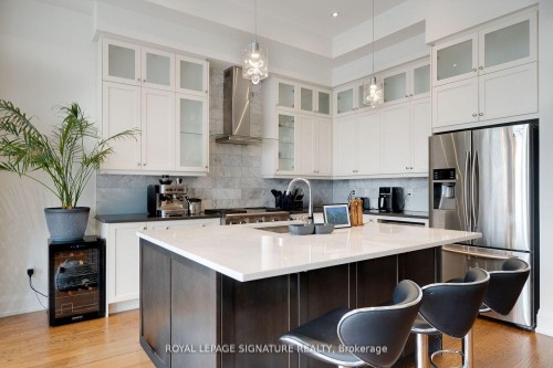 119B Hillside Avenue, Toronto, ON - Indoor Photo Showing Kitchen With Stainless Steel Kitchen With Upgraded Kitchen