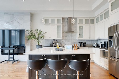 119B Hillside Avenue, Toronto, ON - Indoor Photo Showing Kitchen With Stainless Steel Kitchen With Upgraded Kitchen