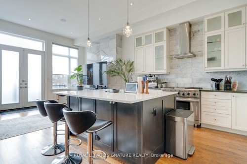 119B Hillside Avenue, Toronto, ON - Indoor Photo Showing Kitchen With Upgraded Kitchen