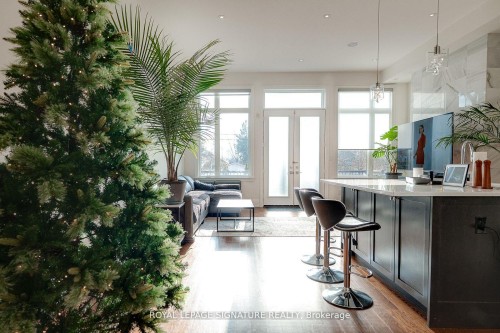 119B Hillside Avenue, Toronto, ON - Indoor