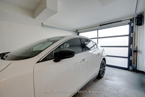 119B Hillside Avenue, Toronto, ON - Indoor Photo Showing Garage