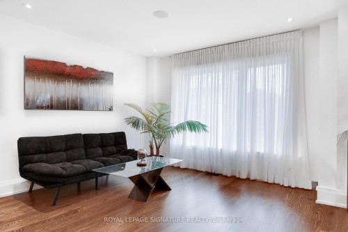 119B Hillside Avenue, Toronto, ON - Indoor Photo Showing Living Room