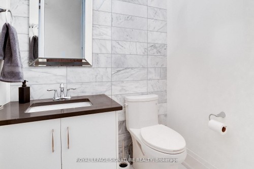 119B Hillside Avenue, Toronto, ON - Indoor Photo Showing Bathroom
