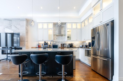 119B Hillside Avenue, Toronto, ON - Indoor Photo Showing Kitchen With Stainless Steel Kitchen With Upgraded Kitchen