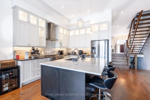 119B Hillside Avenue, Toronto, ON - Indoor Photo Showing Kitchen With Stainless Steel Kitchen With Upgraded Kitchen