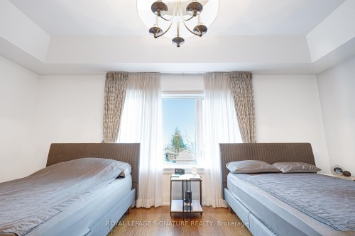 119B Hillside Avenue, Toronto, ON - Indoor Photo Showing Bedroom