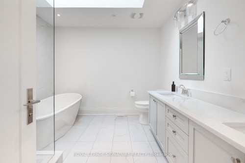 119B Hillside Avenue, Toronto, ON - Indoor Photo Showing Bathroom