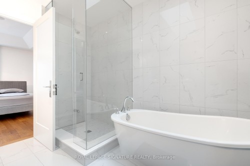 119B Hillside Avenue, Toronto, ON - Indoor Photo Showing Bathroom