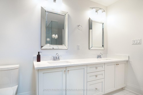119B Hillside Avenue, Toronto, ON - Indoor Photo Showing Bathroom