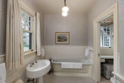 3175 Beach Dr, Oak Bay, BC 