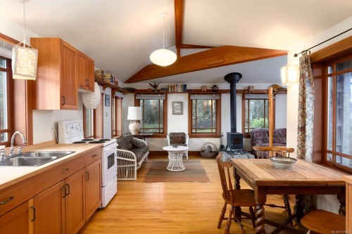 3175 Beach Dr, Oak Bay, BC 