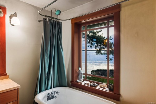 3175 Beach Dr, Oak Bay, BC 