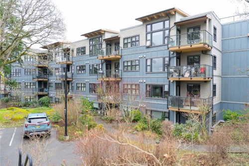 302-3912 Carey Rd  Saanich, BC V8Z 4E2