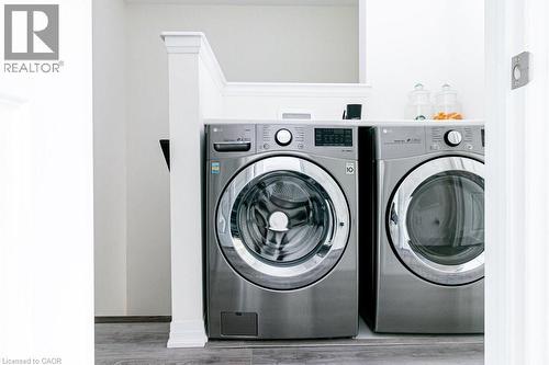 124 Stork Street Street, Oakville, ON - Indoor Photo Showing Laundry Room