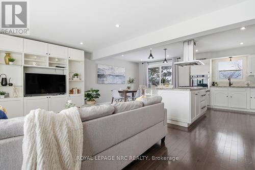 29 Beachview Drive, St. Catharines (Lakeshore), ON - Indoor Photo Showing Living Room