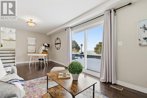 29 Beachview Drive, St. Catharines (Lakeshore), ON - Indoor Photo Showing Living Room