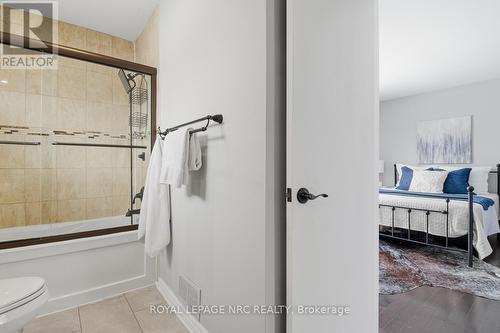 29 Beachview Drive, St. Catharines (Lakeshore), ON - Indoor Photo Showing Bathroom