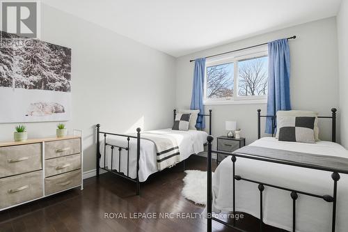 29 Beachview Drive, St. Catharines (Lakeshore), ON - Indoor Photo Showing Bedroom